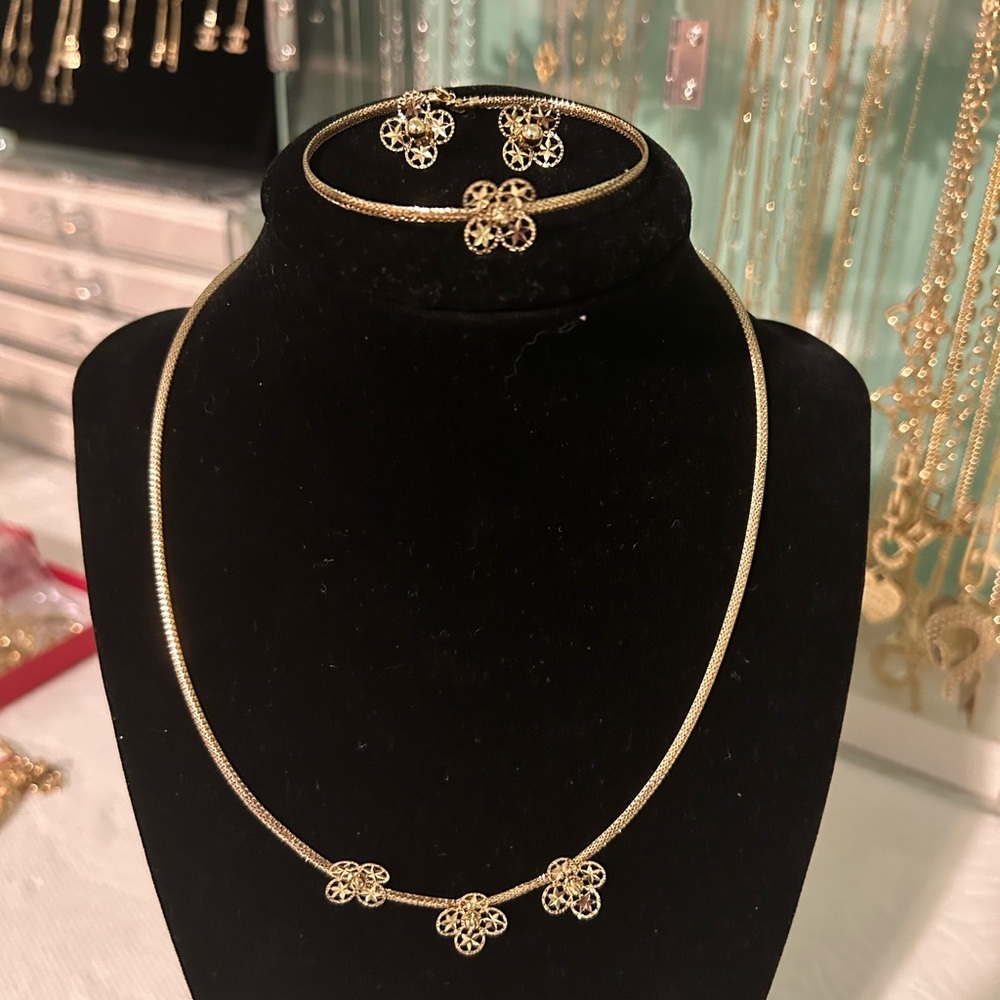 ❤️❤️ SOLD 💕💕18k Saudi gold